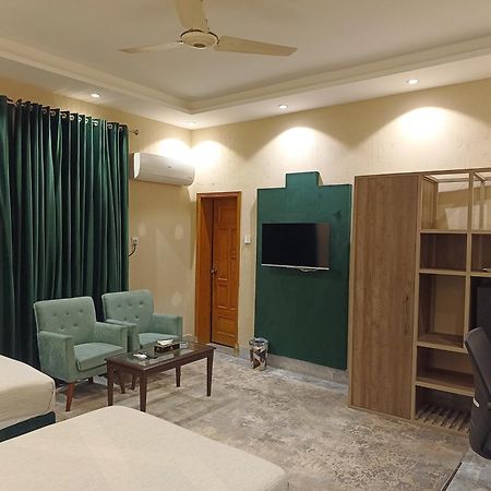 Vip Express Hotel Пешавар Екстериор снимка