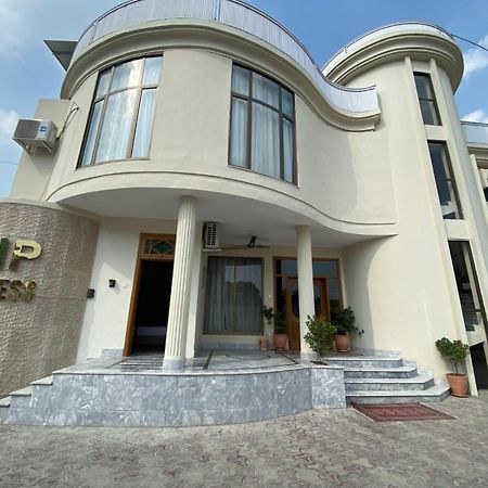Vip Express Hotel Пешавар Екстериор снимка