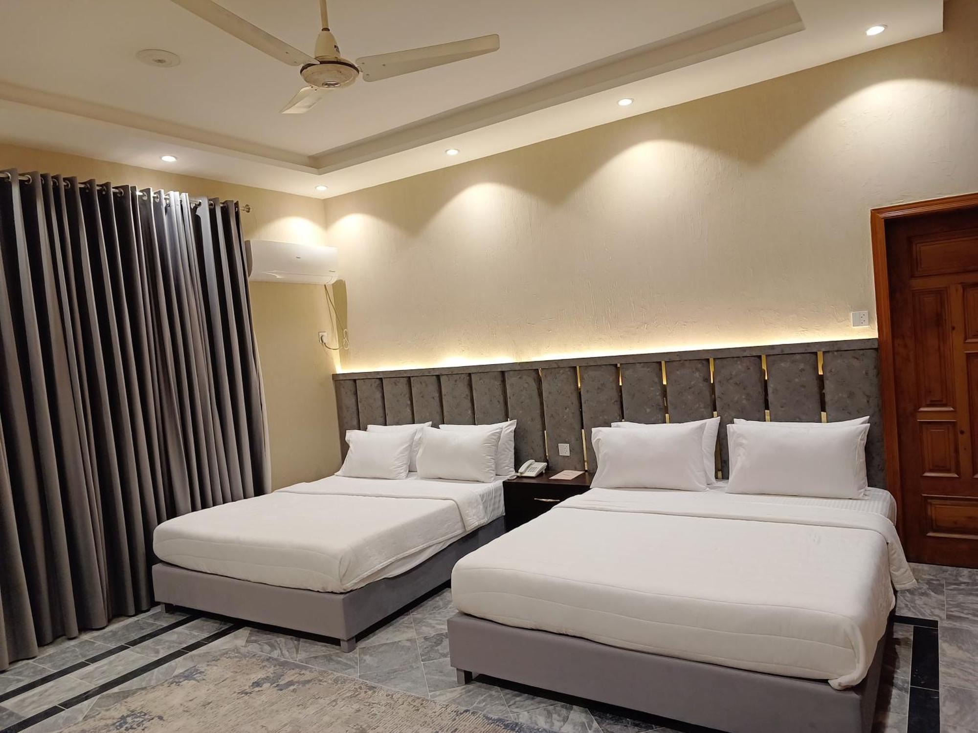 Vip Express Hotel Пешавар Екстериор снимка