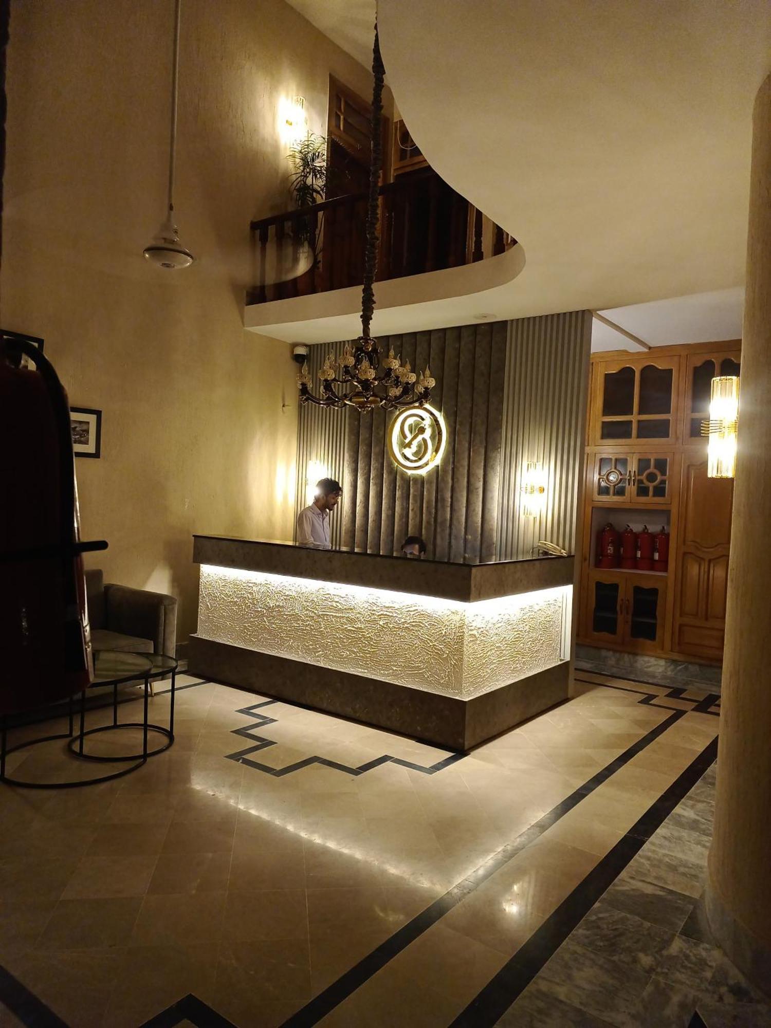 Vip Express Hotel Пешавар Екстериор снимка