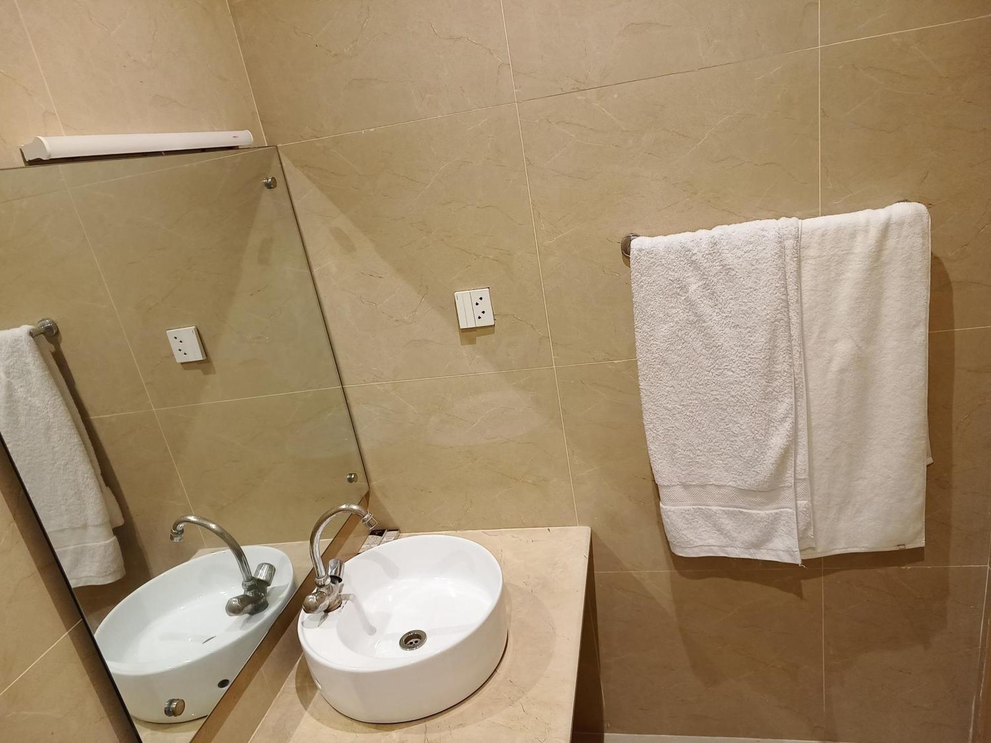 Vip Express Hotel Пешавар Екстериор снимка