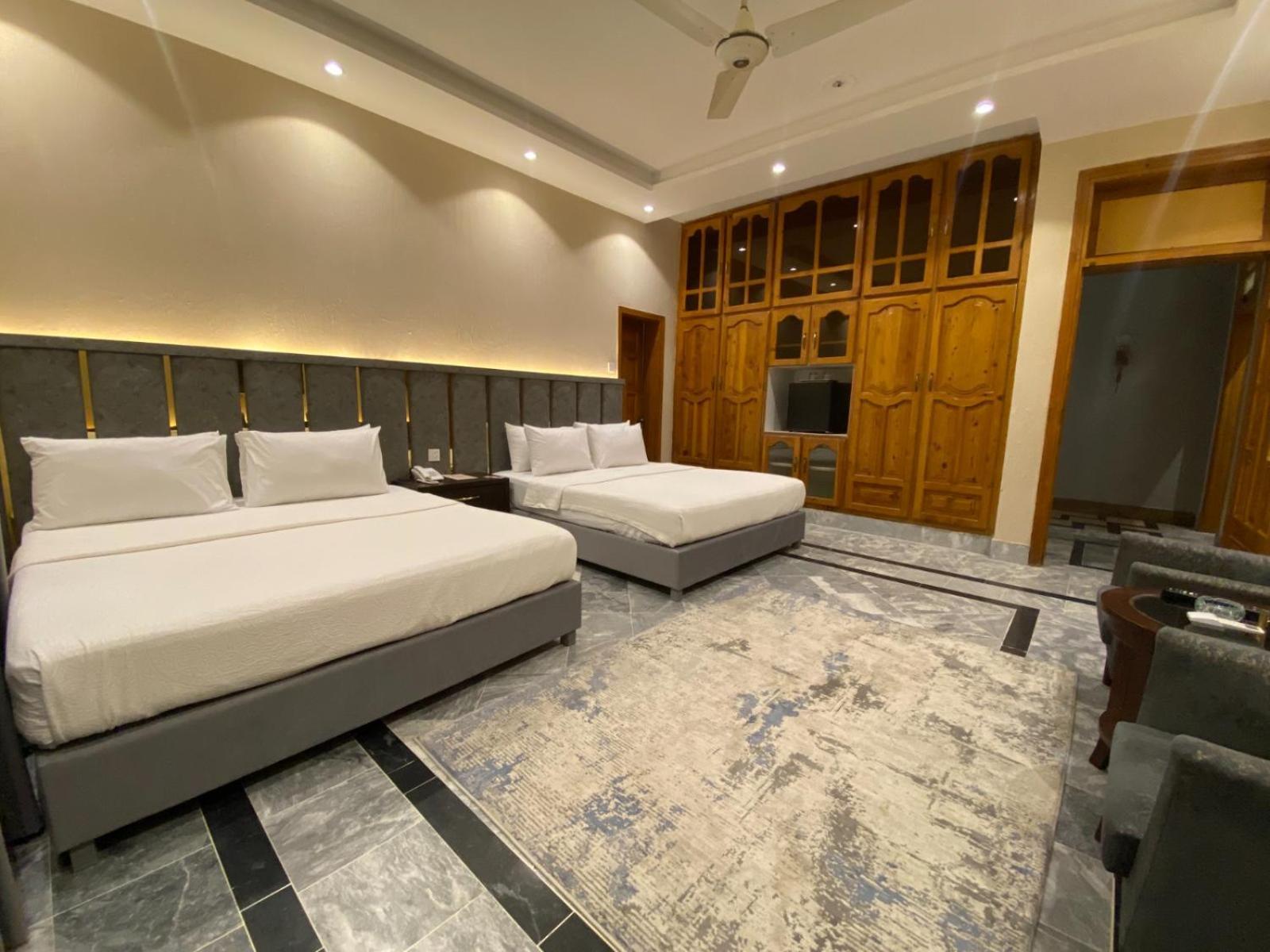 Vip Express Hotel Пешавар Екстериор снимка