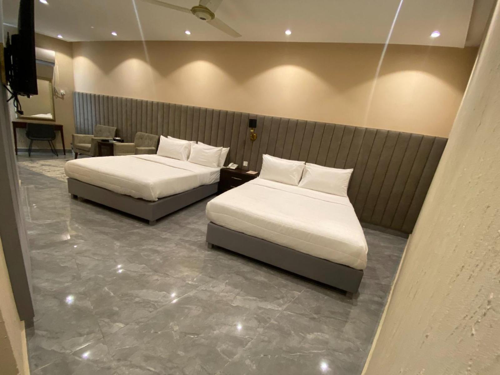 Vip Express Hotel Пешавар Екстериор снимка