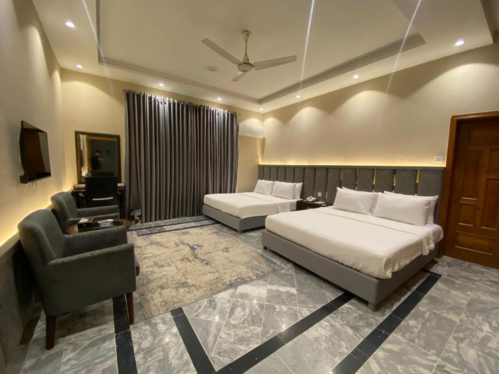 Vip Express Hotel Пешавар Екстериор снимка