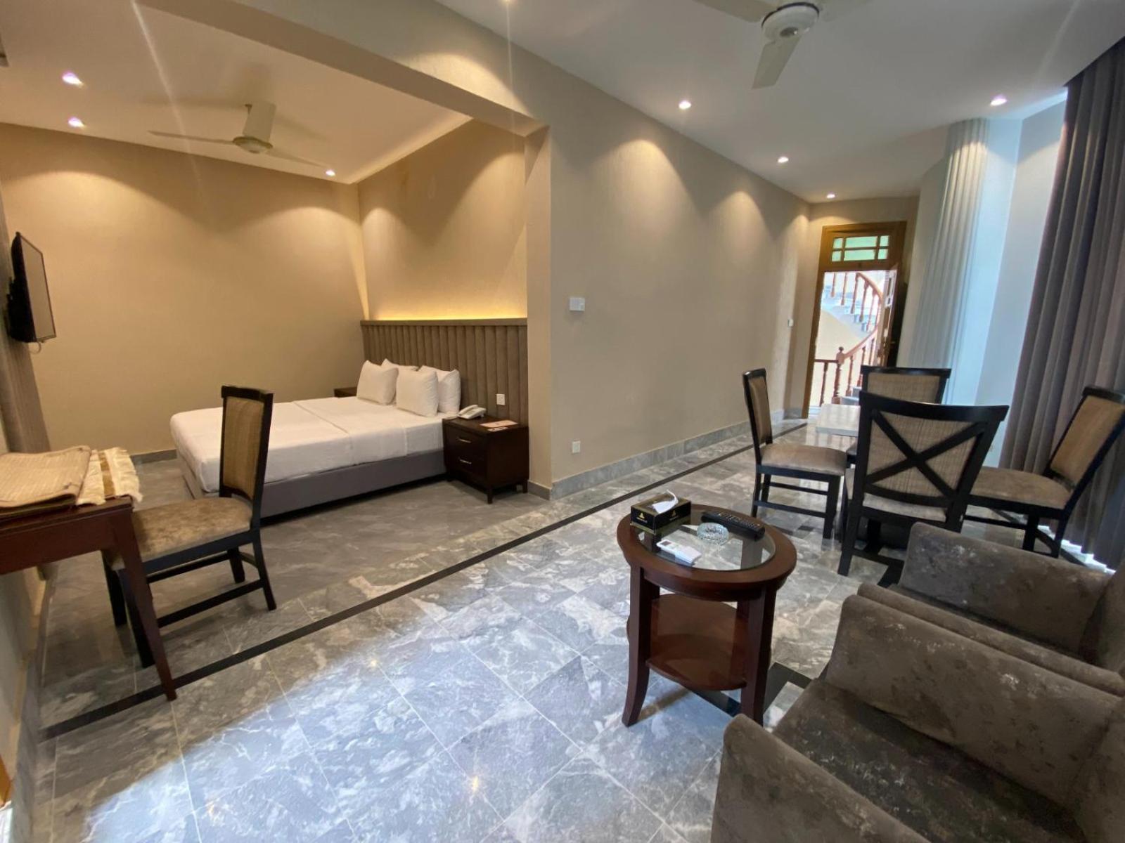 Vip Express Hotel Пешавар Екстериор снимка