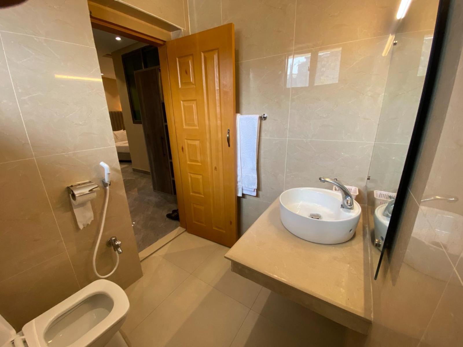 Vip Express Hotel Пешавар Екстериор снимка