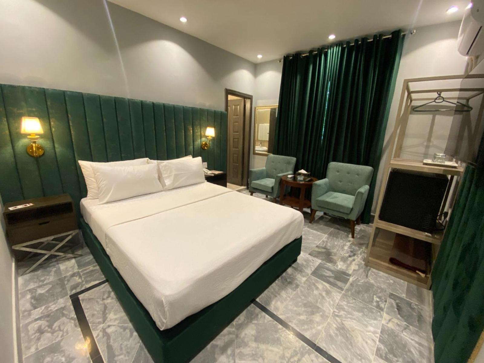 Vip Express Hotel Пешавар Екстериор снимка
