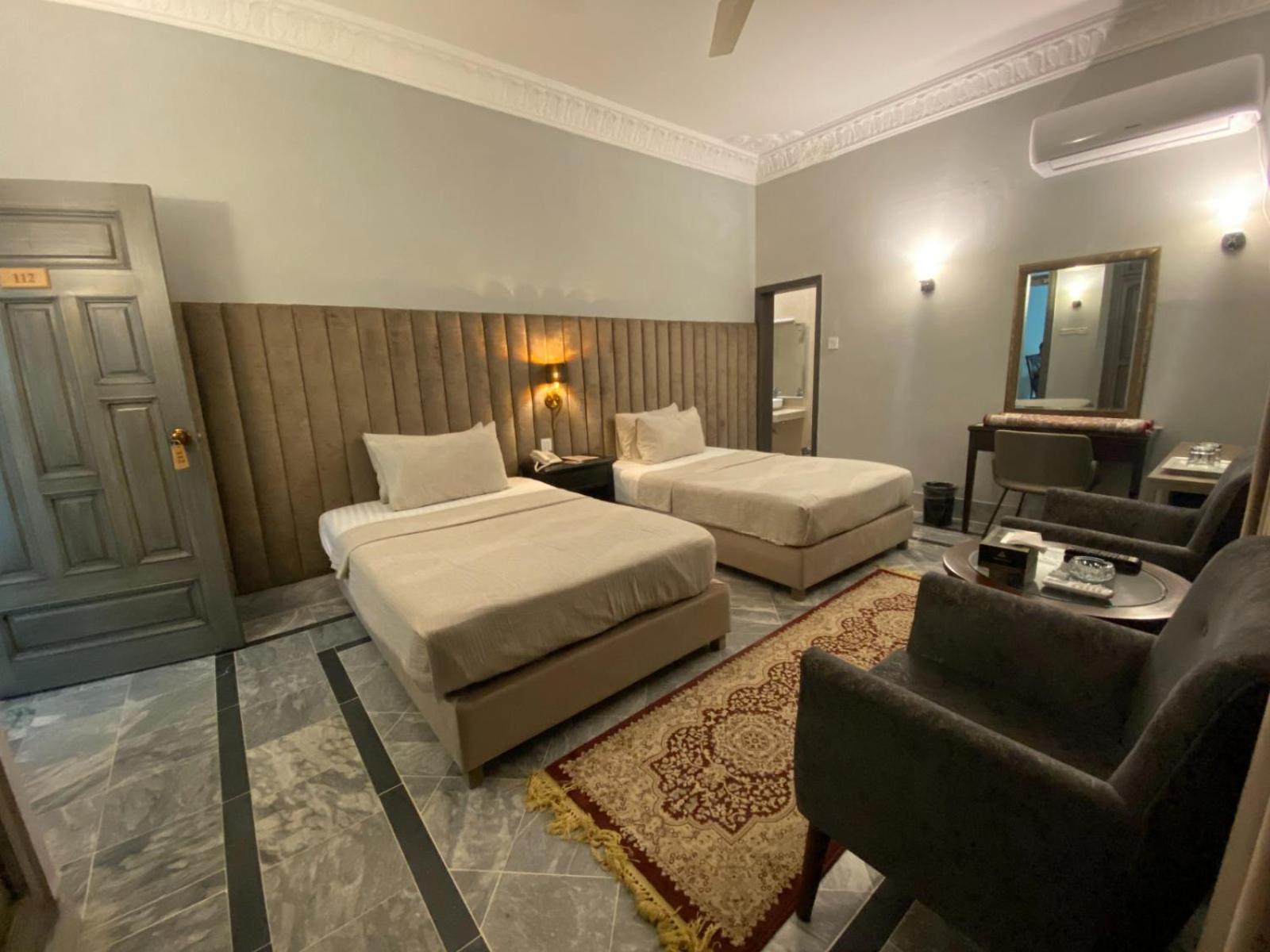 Vip Express Hotel Пешавар Екстериор снимка